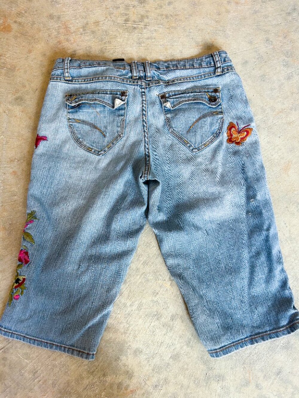 Women's Capri Embroidered Capri Jeans, Size 10 - Picture 6 of 9